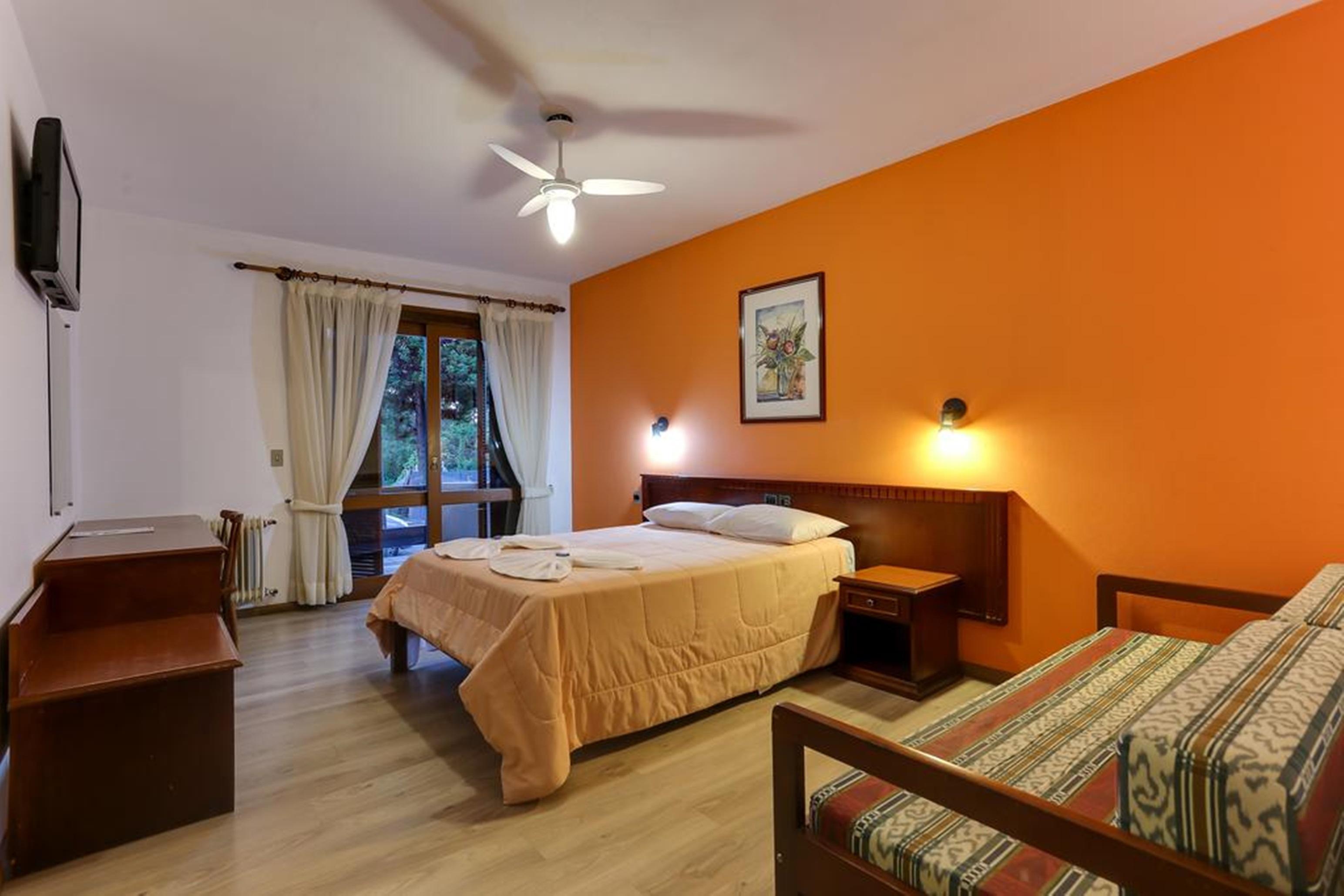 Hotel Alpen Hof Грамаду Екстериор снимка