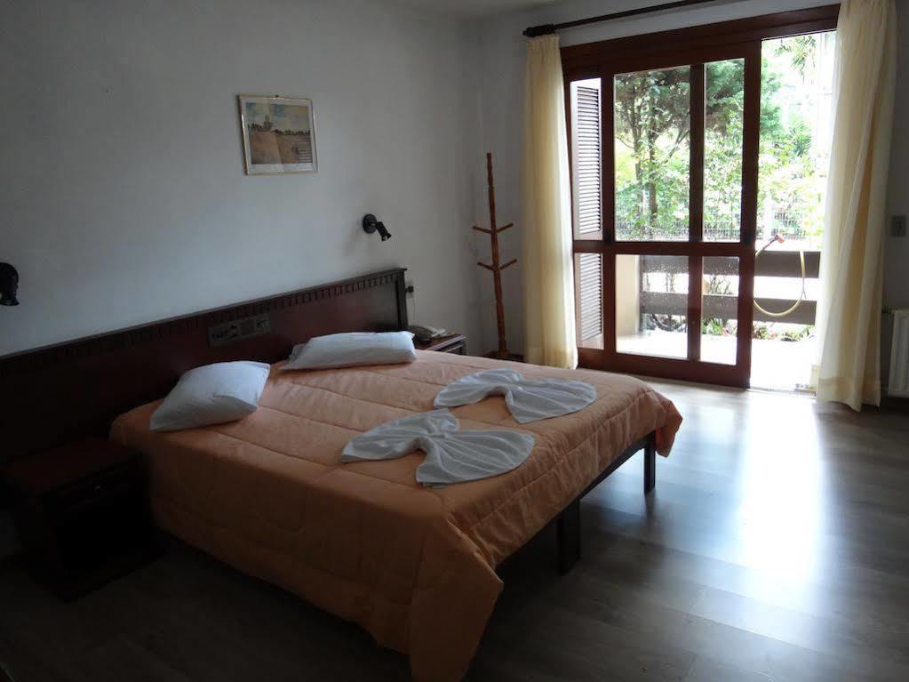 Hotel Alpen Hof Грамаду Екстериор снимка